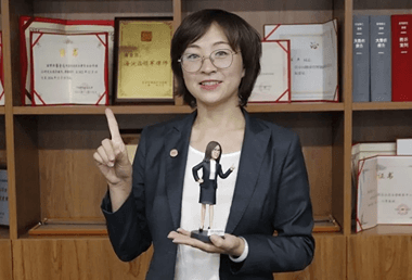 尚晓娟律师:法律之光照亮直播间内的剪影