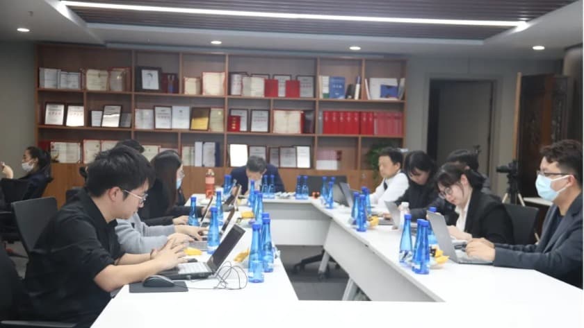 从银行借款,款项却被他人取走,后因借款纠纷导致安置房无法入住,该如何维权?