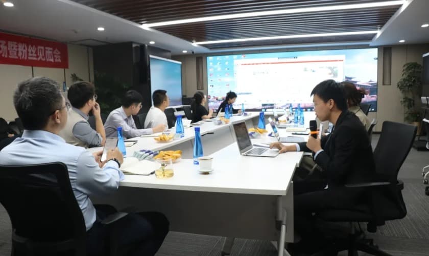 职工拥有公司的住房证但没有进行房改,公司破产后名下土地被自然资源部门收储,职工房屋没有得到安置补偿情况下就被强拆