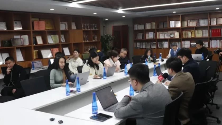 1经营20余年美食广场,一夜之间被认定“违建”强拆,盛廷律师研讨维权策略.jpg