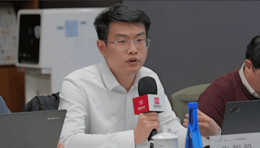 10 算法治理的法律框架与实践路径闭门研讨会在京召开.png