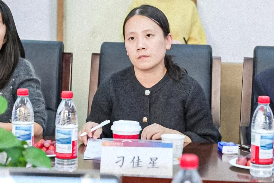 17“驶向未来:自动驾驶的法律挑战与制度供给” 专题研讨会顺利举行.jpg