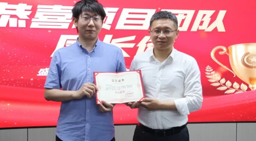 2载誉前行凤长俊律师荣获盛廷专属奖“高品质”奖.jpg