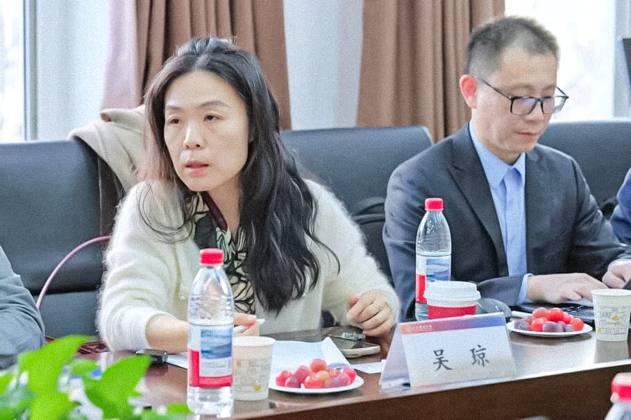 20“驶向未来:自动驾驶的法律挑战与制度供给” 专题研讨会顺利举行.jpg