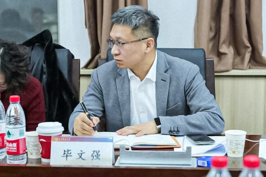21“驶向未来:自动驾驶的法律挑战与制度供给” 专题研讨会顺利举行.jpg