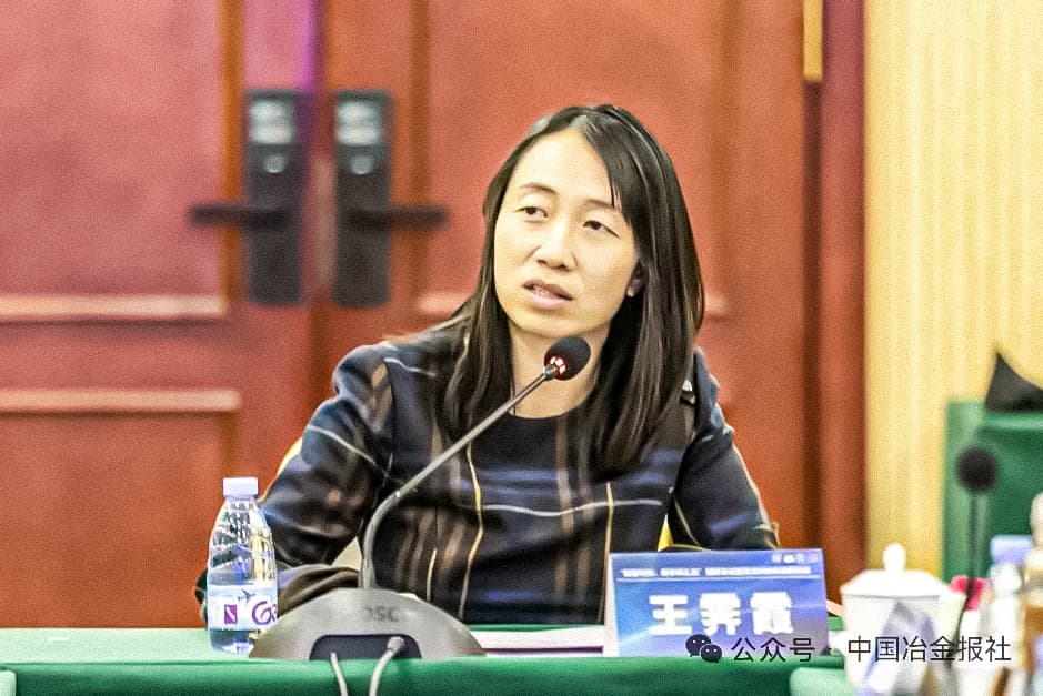 4“驶向未来:自动驾驶的法律挑战与制度供给” 专题研讨会顺利举行.jpg