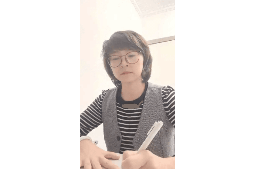 4尚晓娟律师:法律之光照亮直播间内的剪影.png