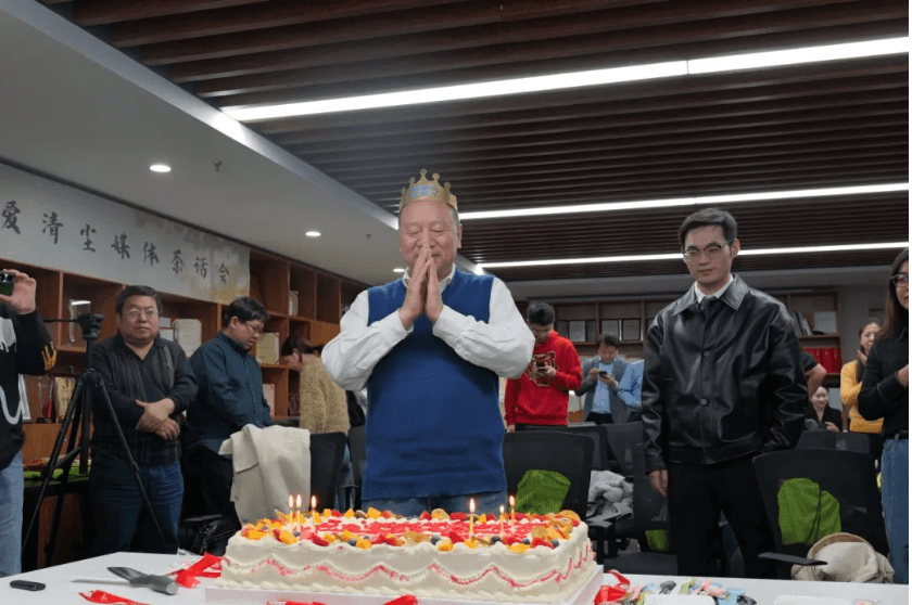 9为呼吸呐喊“大爱清尘媒体茶话会”在盛廷律所举行.png